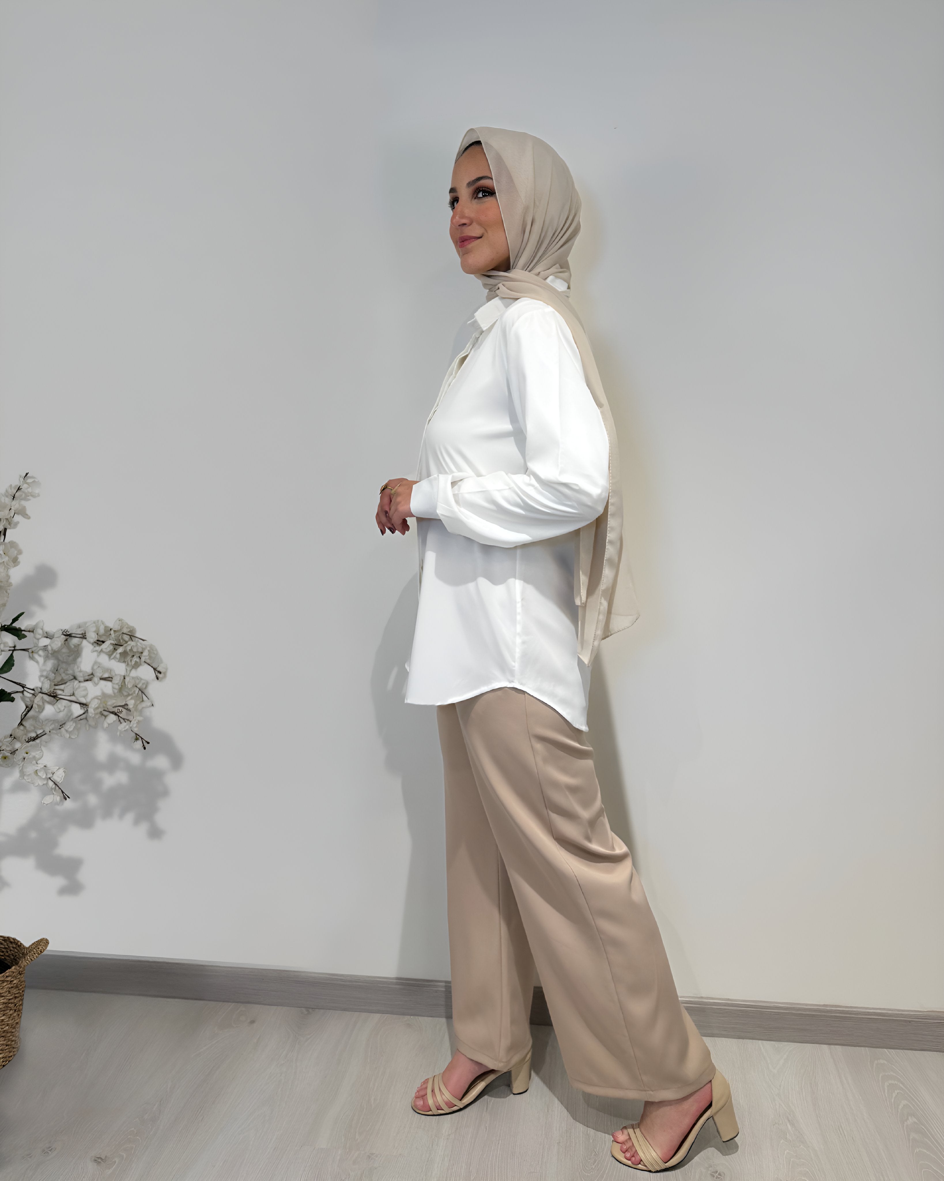 Basic formal long sleeve white shirt, slim fit, 73 cm length, suitable for formal and semi-formal wear