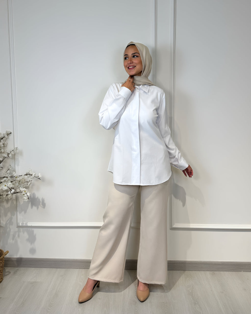 Basic formal long sleeve white shirt, slim fit, 73 cm length, suitable for formal and semi-formal wear