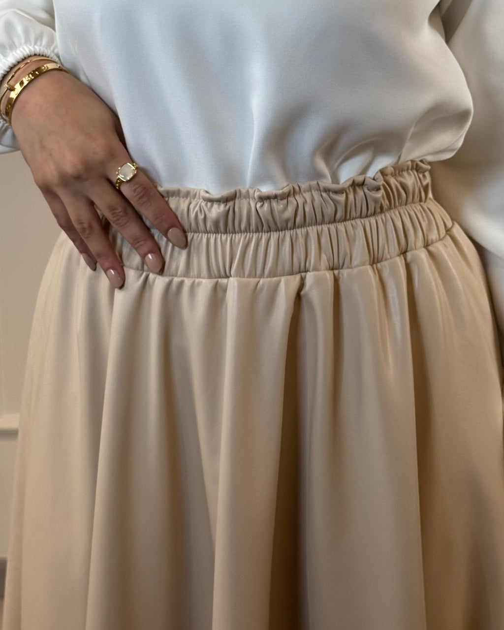 Full cloche leather skirt in beige with high waist and soft inner lining, length 100 cm