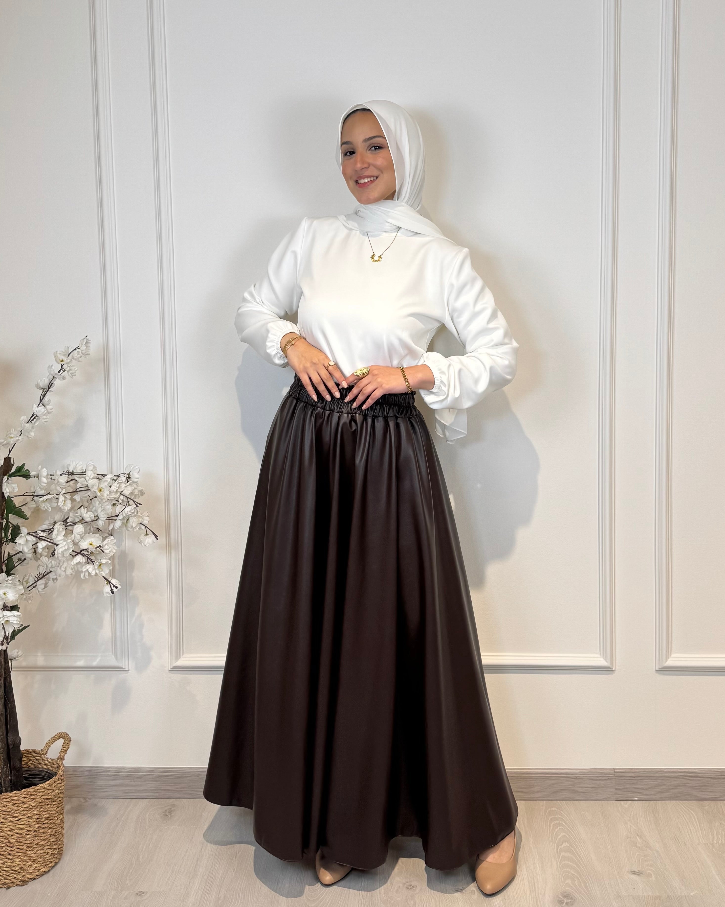 Full cloche leather skirt in brown with high waist and soft inner lining, length 100 cm
