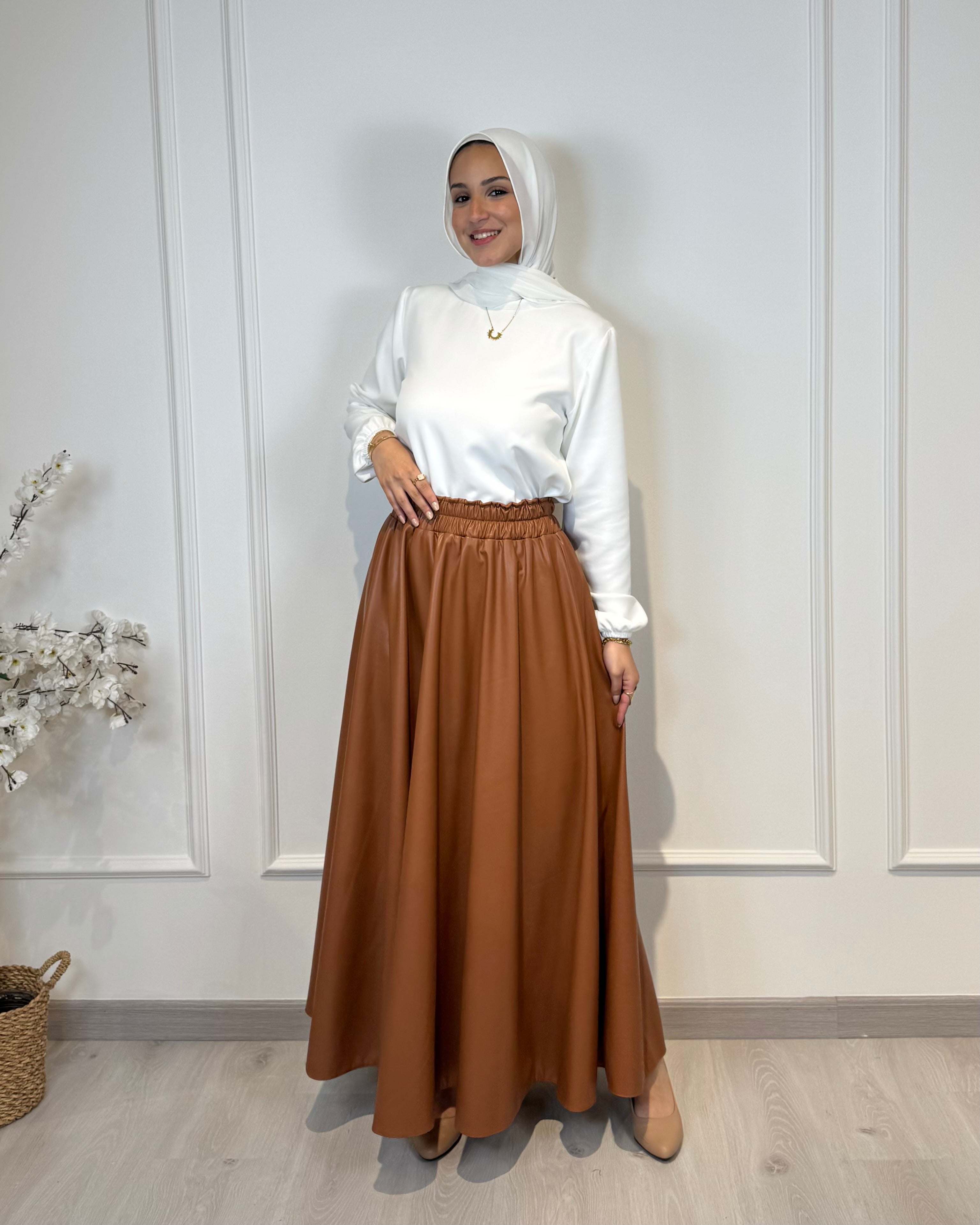 Full cloche leather skirt in camel with high waist and soft inner lining. Maxi Skirt