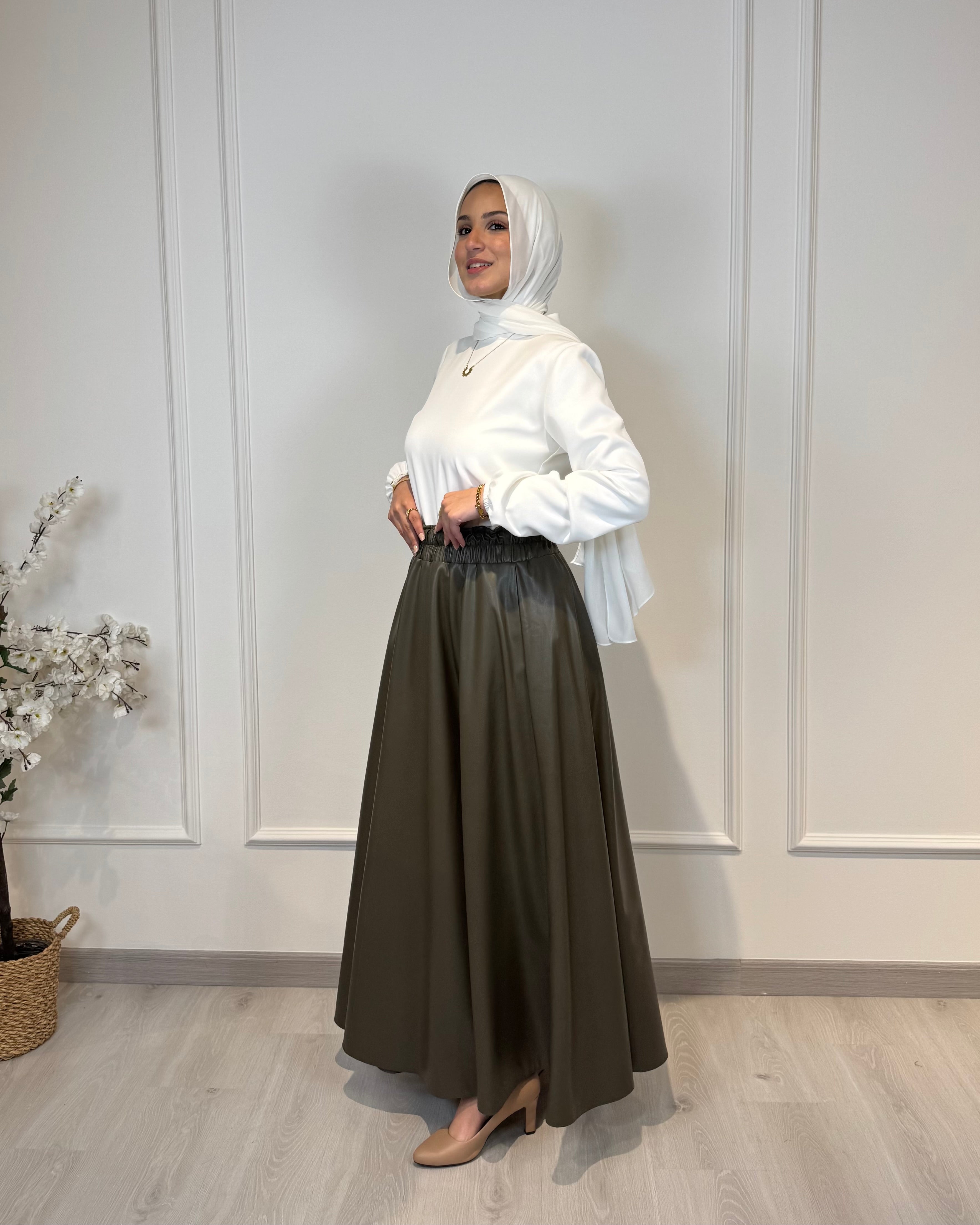 Full cloche leather skirt in olive with high waist and soft inner lining, Maxi